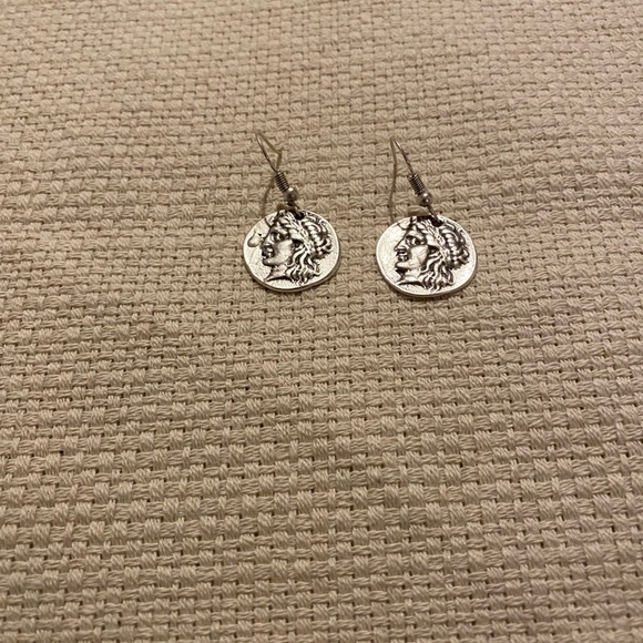 Woman - Picture 2 of 2